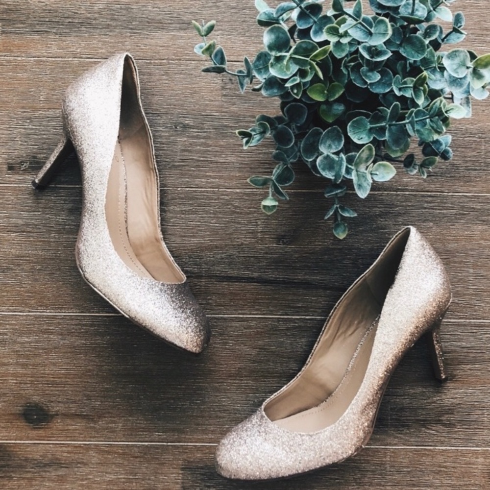 Vince Camuto Gold Glitter Heels 7.5